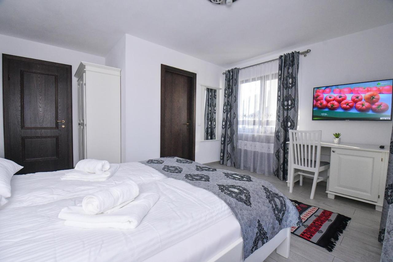 Отель Casa Alexandru - Locul In Care Te Simti Acasa Вишеу-де-Жос Экстерьер фото