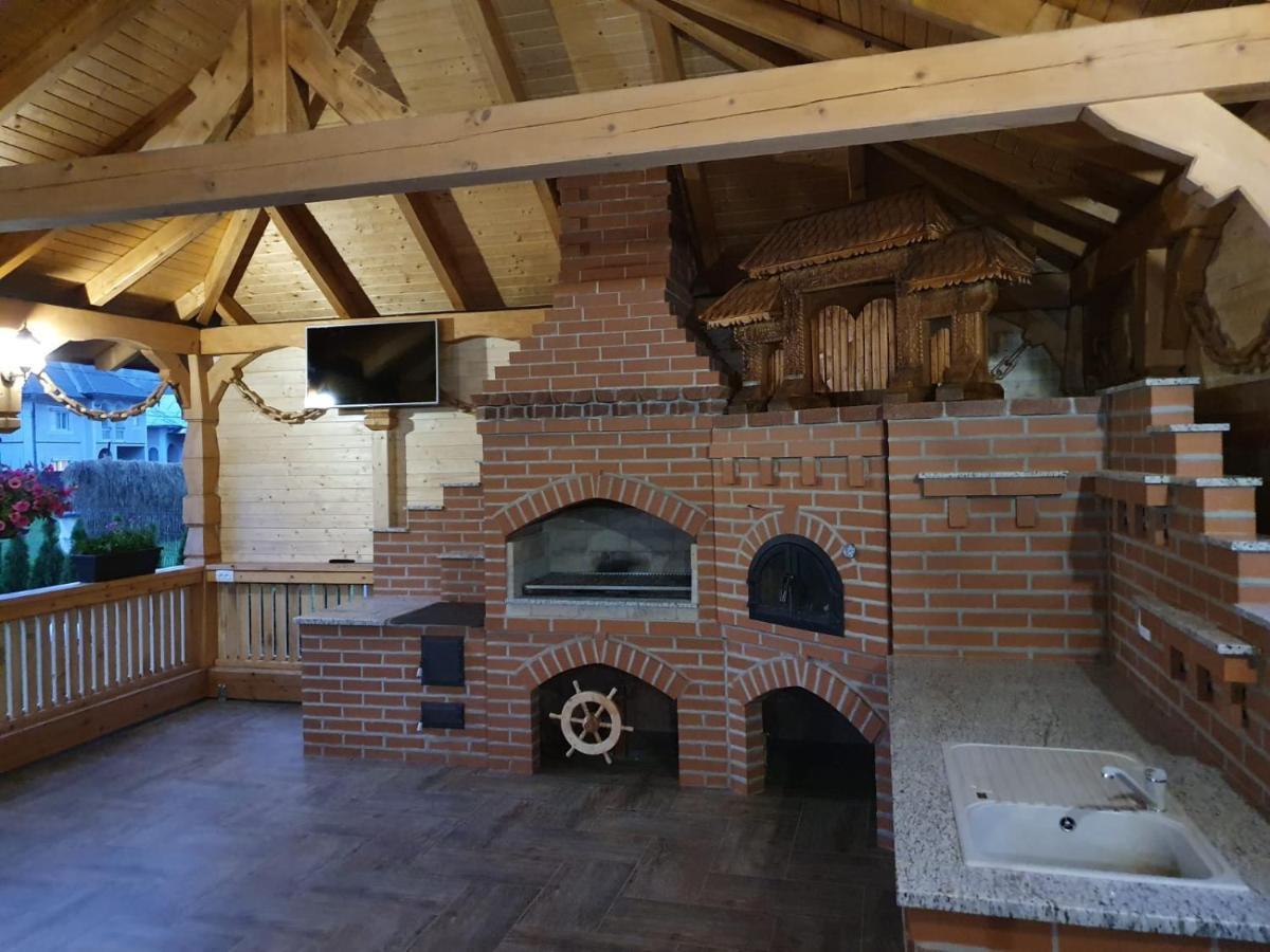 Отель Casa Alexandru - Locul In Care Te Simti Acasa Вишеу-де-Жос Экстерьер фото