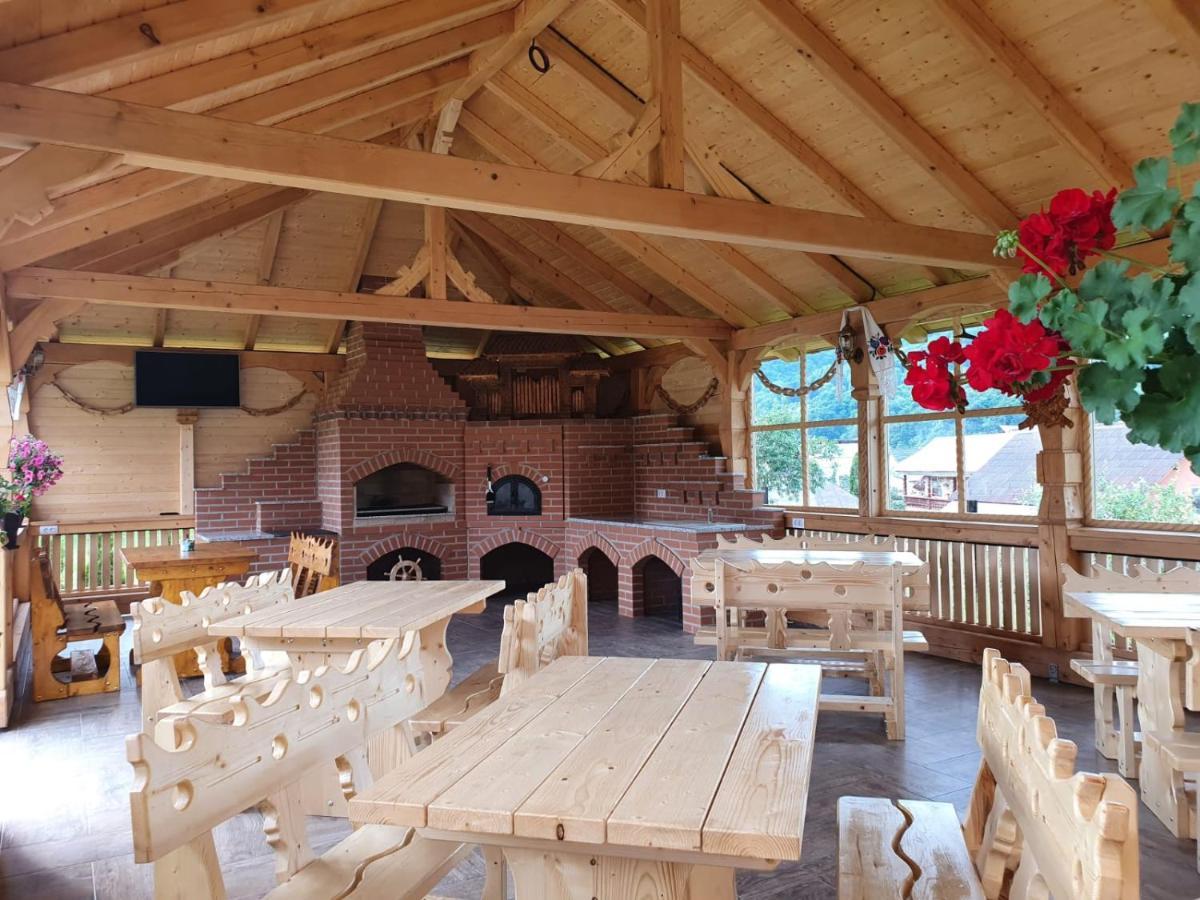 Отель Casa Alexandru - Locul In Care Te Simti Acasa Вишеу-де-Жос Экстерьер фото