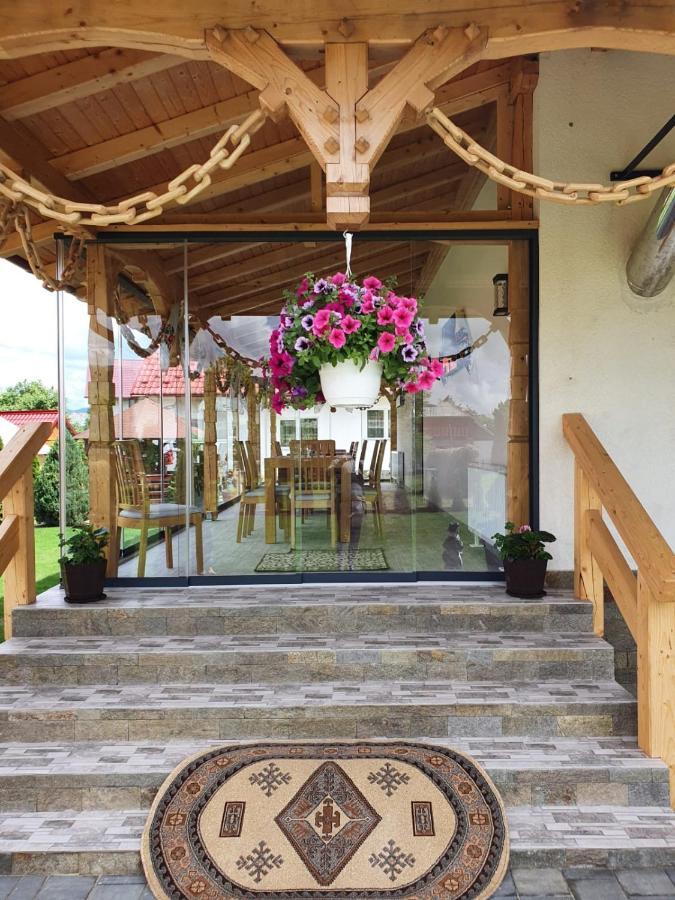 Отель Casa Alexandru - Locul In Care Te Simti Acasa Вишеу-де-Жос Экстерьер фото