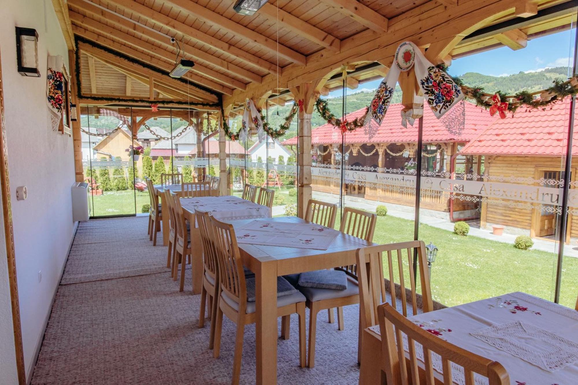 Отель Casa Alexandru - Locul In Care Te Simti Acasa Вишеу-де-Жос Экстерьер фото